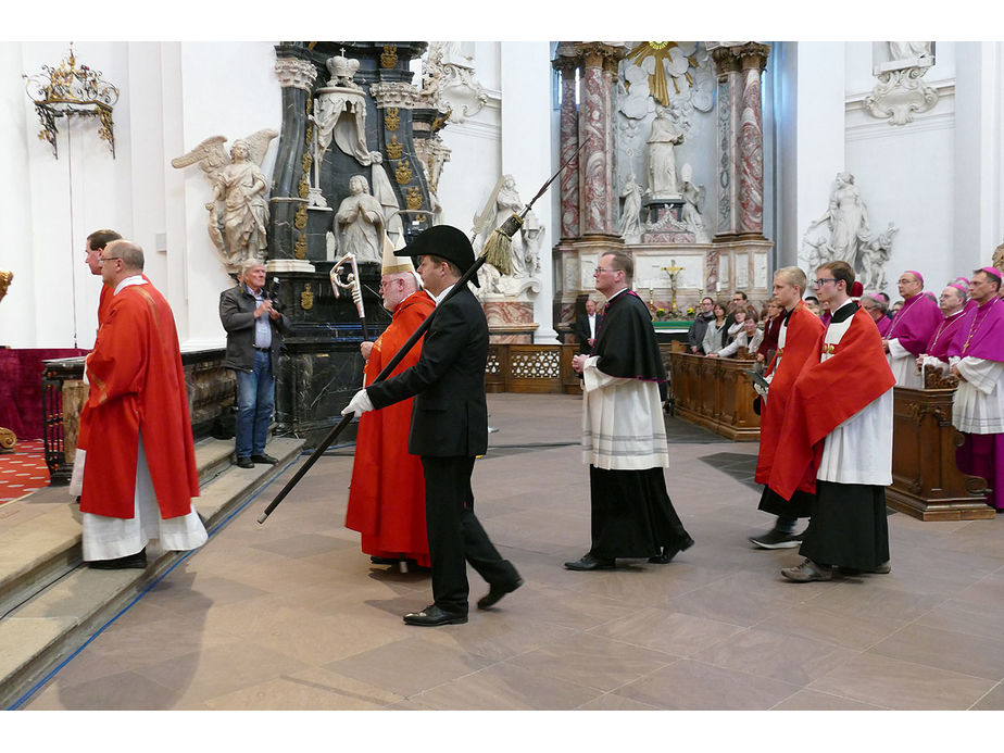 Abschlussvesper der Bischofskonferenz mit Austeilung des Bonifatiussegens (Foto: Karl-Franz Thiede)